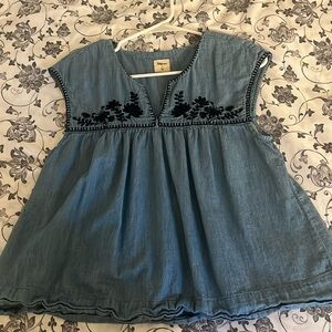 Cute sleeveless GAP blouse